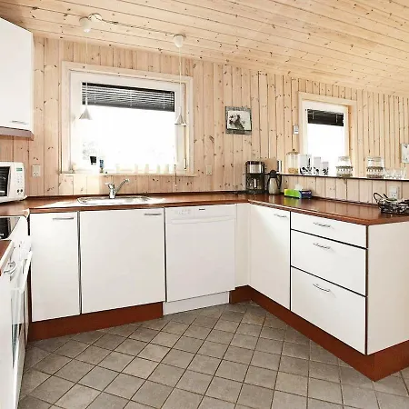 Four-bedroom Holiday In 6 Ferienhaus *
